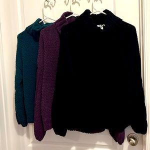 Lot of 3 cable knit turtleneck sweaters. Seven7 size Medium